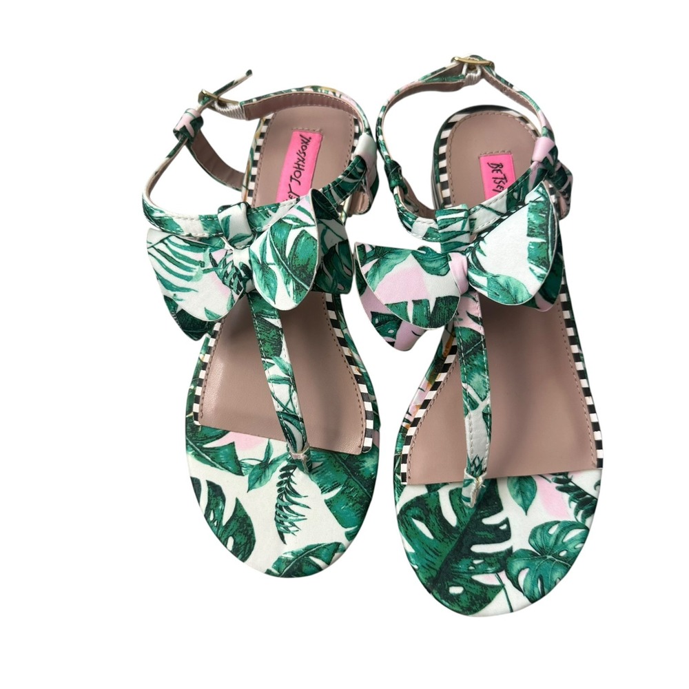 Betsey Johnson Prilla Sandals T-Strap Tropical Palm Multi Color Women's 6 NEW!